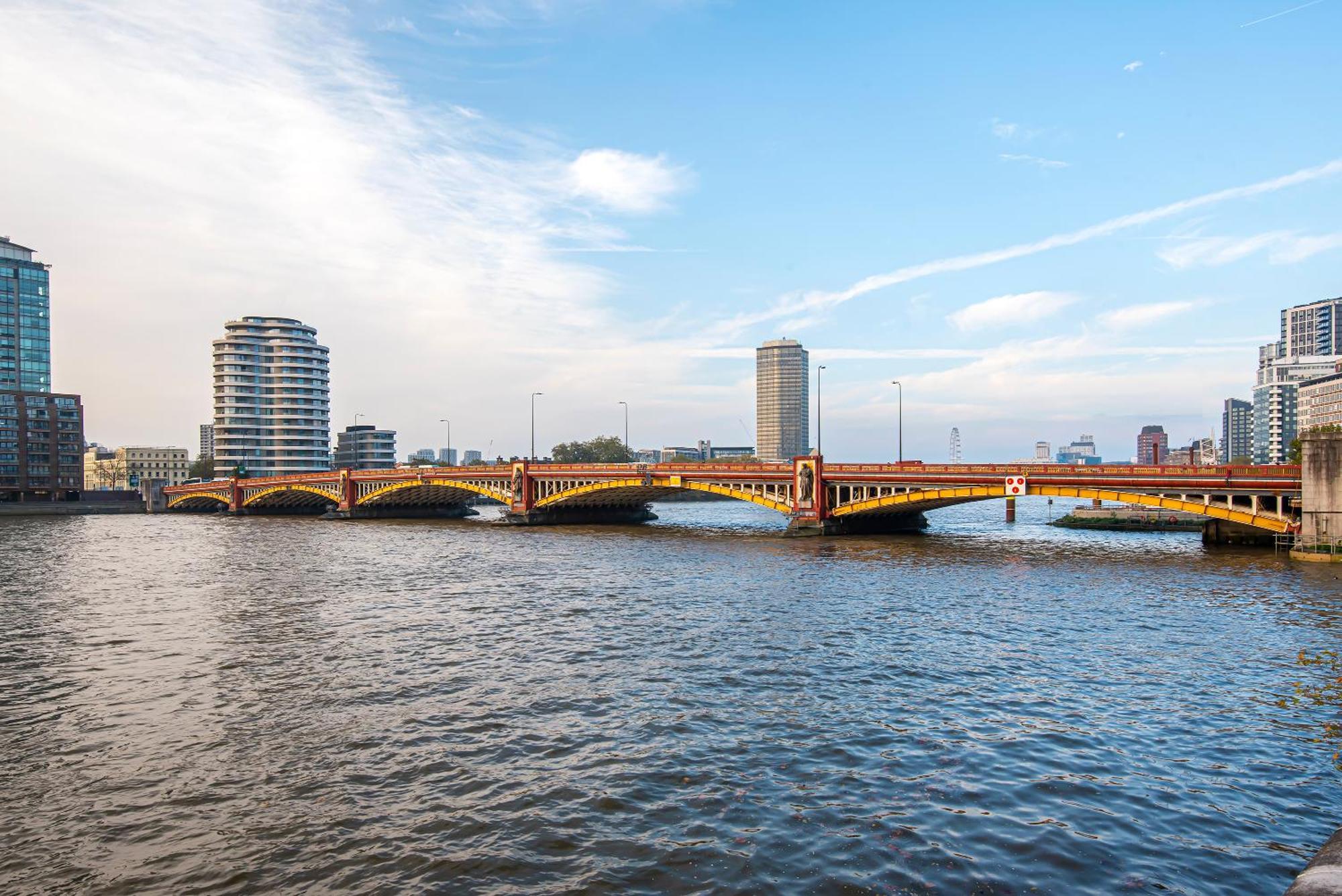 Modern 2 Bedroom 2 Bath With River View Appartement Londres